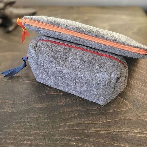 Lot of 2 | Handmade grey felt contrast zipper pencil cases - Picture 3 of 9